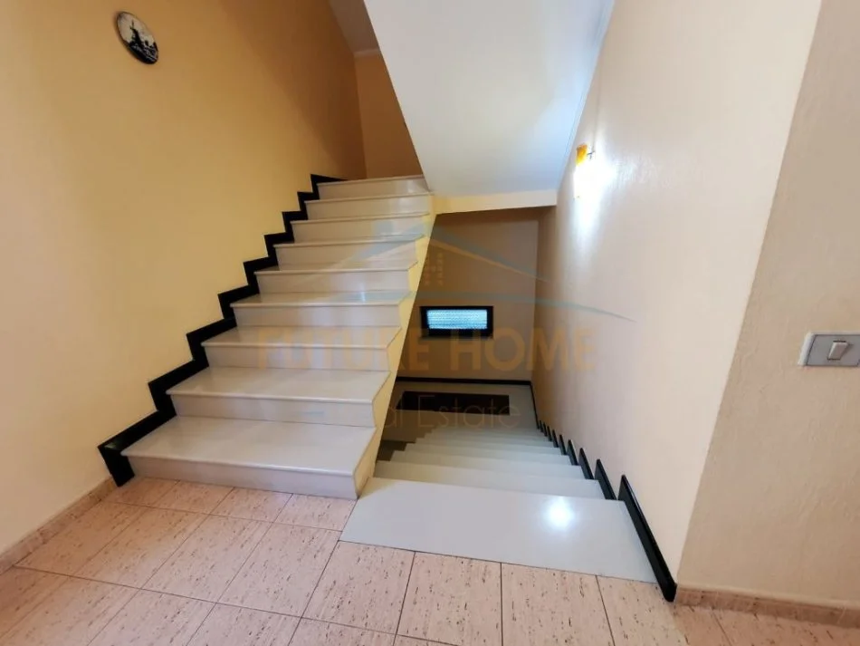 Tirane, shitet Vile 2 Katshe Kati 2, 396 m² 260.000 € (Kombinat pranë pallateve Cabej, Tiranë)