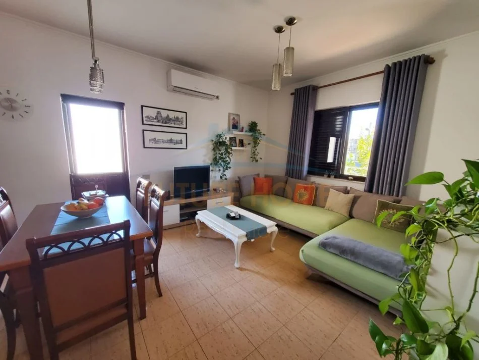 Tirane, shitet Vile 2 Katshe Kati 2, 396 m² 260.000 € (Kombinat pranë pallateve Cabej, Tiranë)