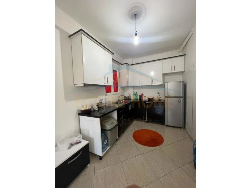 Tirane, shitet shtepi 3+1 , 239 m² (Allias)