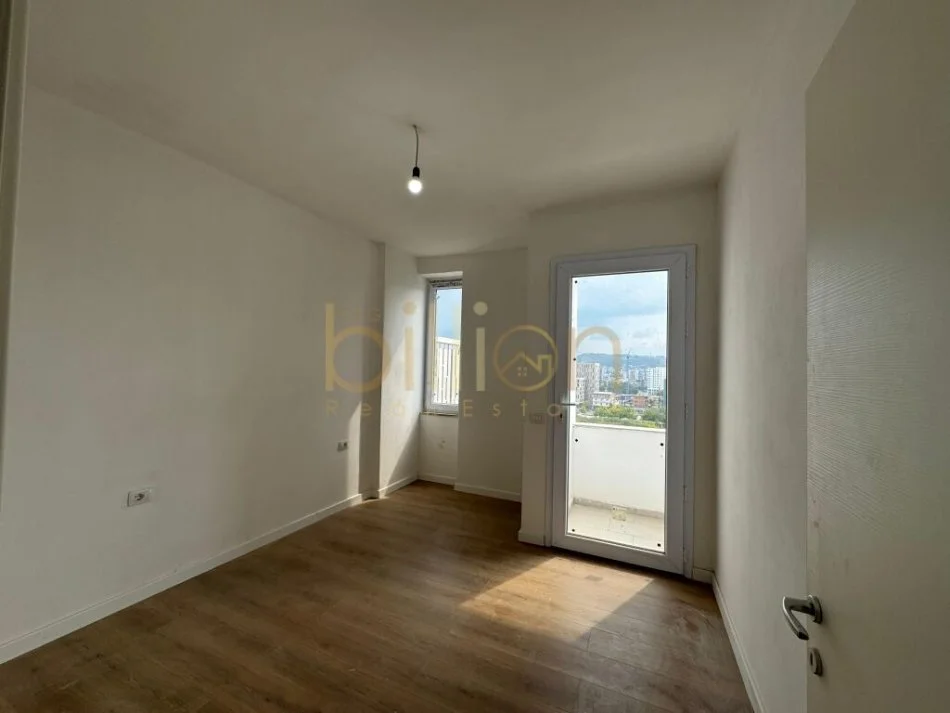 Tirane, shitet apartament 3+1 Kati 9, 103 m² 170.000 € (Laprake, Tirana, Albania)