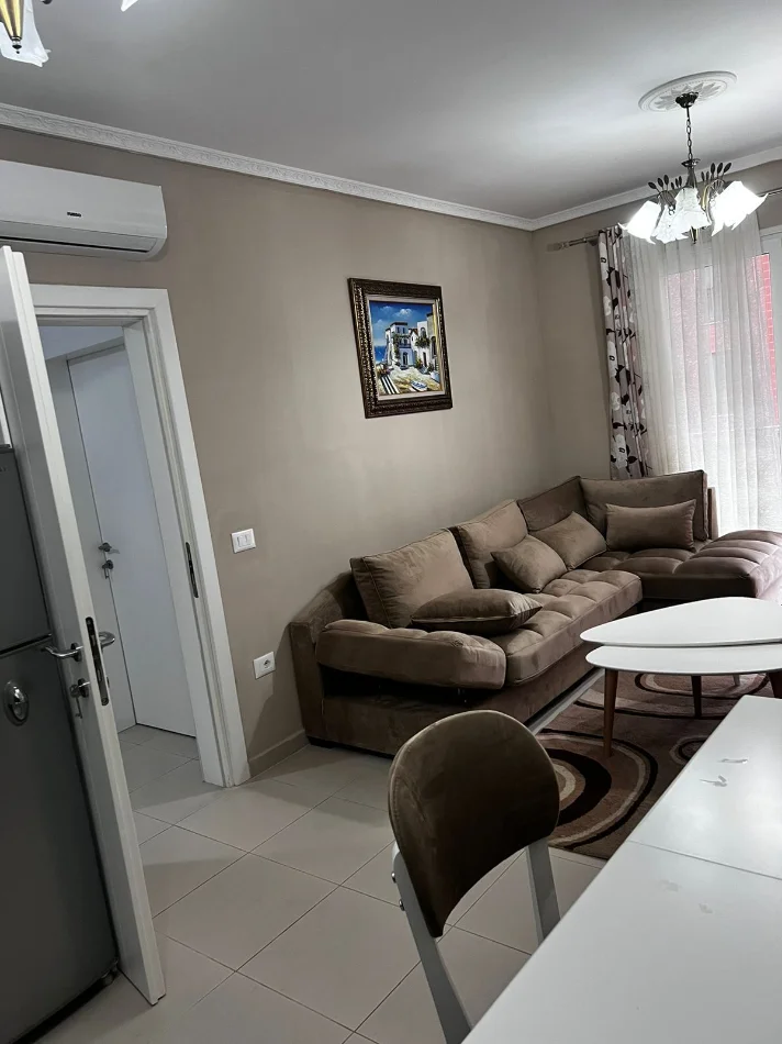 Tirane, jepet me qera apartament 1+1+Ballkon Kati 3, 70 m² 500 € (Green City Astir)