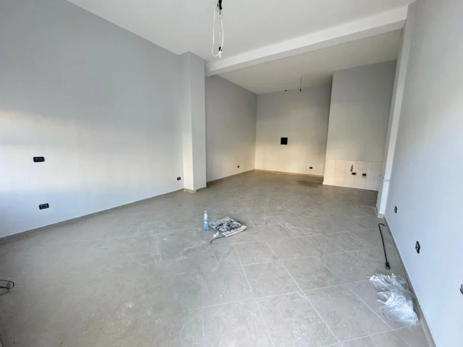 Tirane, jepet me qera dyqan Kati 0, 45 m² 300 € (RRUGA LORI LIGORI)