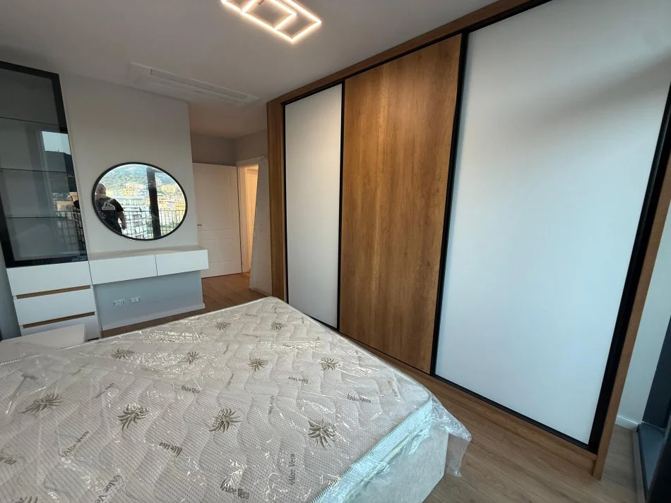 Tirane, jepet me qera apartament 2+1+Ballkon Kati 10, 120 m² 1.800 € 