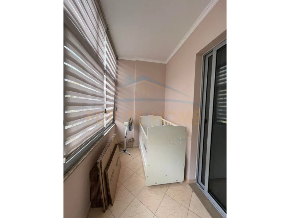 Tirane, jepet me qera apartament 1+1 Kati 6, 70 m² 380 € (YZBERISHT)