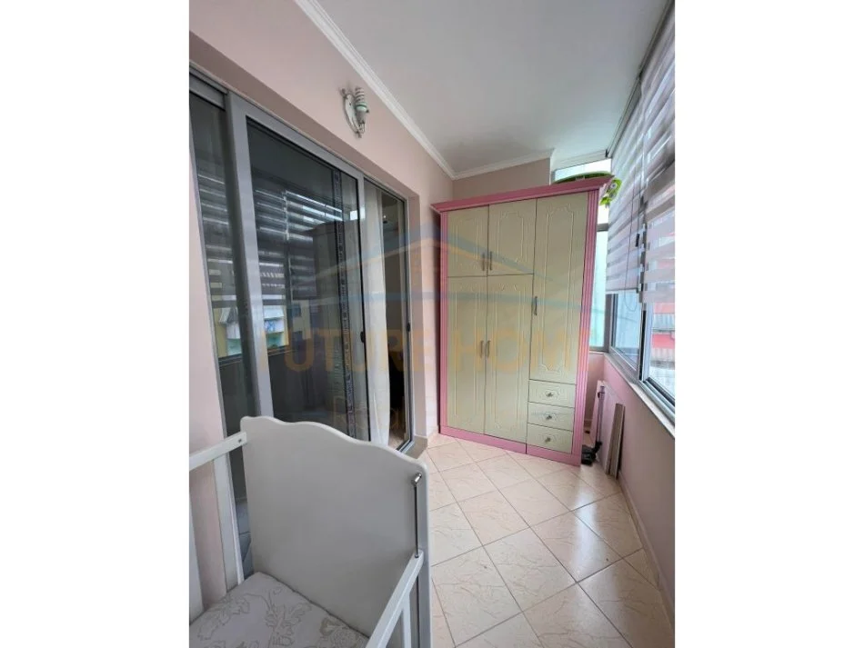 Tirane, jepet me qera apartament 1+1 Kati 6, 70 m² 380 € (YZBERISHT)