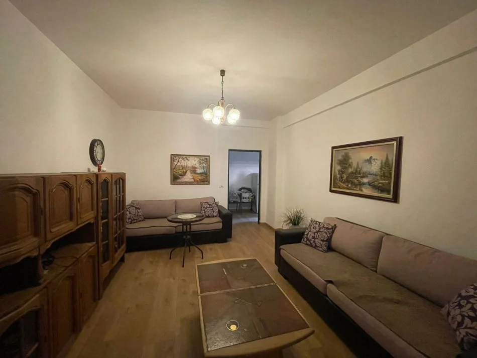 Tirane, jepet me qera apartament 1+1 Kati 2, 65 m² 400 € (Rruga “Ndre Mjeda”)