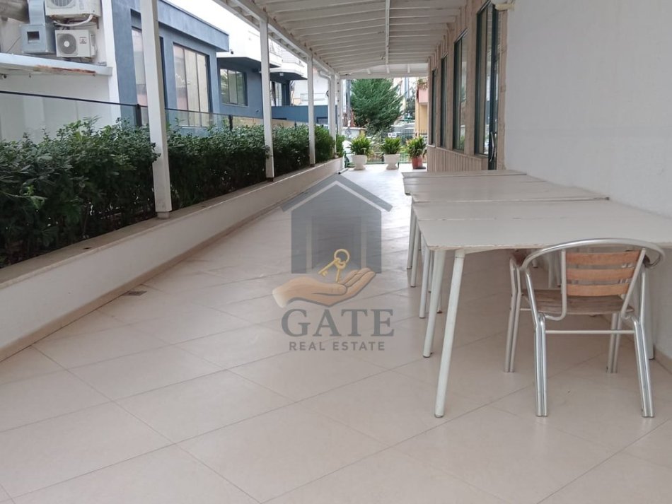 Durres, jepet me qera bar-resorant Kati 1, 200 m² 1.700 € (Shkembi i Kavajes)