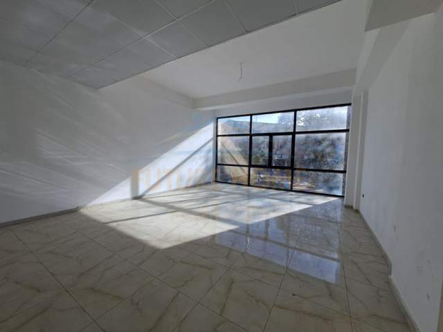 Durres, jepet me qera ambjent biznesi Kati 1, 500 m² 4.000 Euro (Qender, Durres)