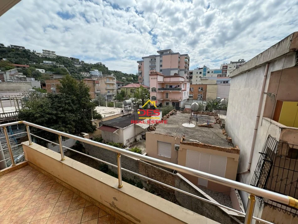 Vlore, shitet apartament 2+1+Ballkon Kati 3, 110 m² 120.000 € (Rruga Sulejman Delvina)