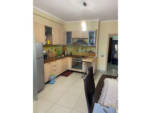Tirane, jepet me qera apartament 2+1+BLK Kati 5, 110 m² 350