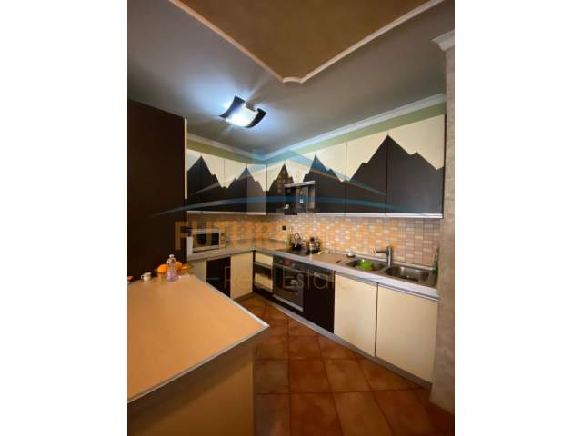 Tirane, jepet me qera apartament Kati 2, 97 m² 800 Euro