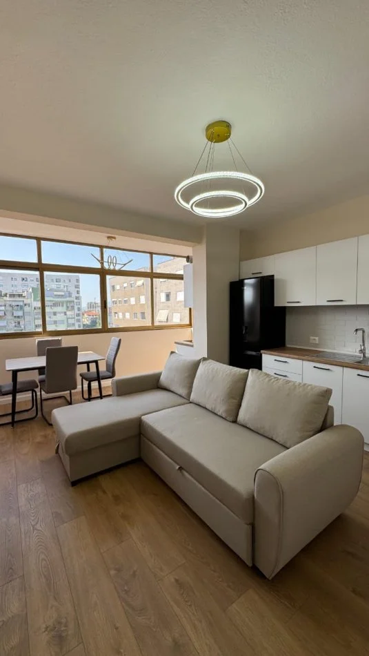 Tirane, jepet me qera apartament 2+1 Kati 5, 85 m² 650 € (Rr.Kongresi Lushnjes)