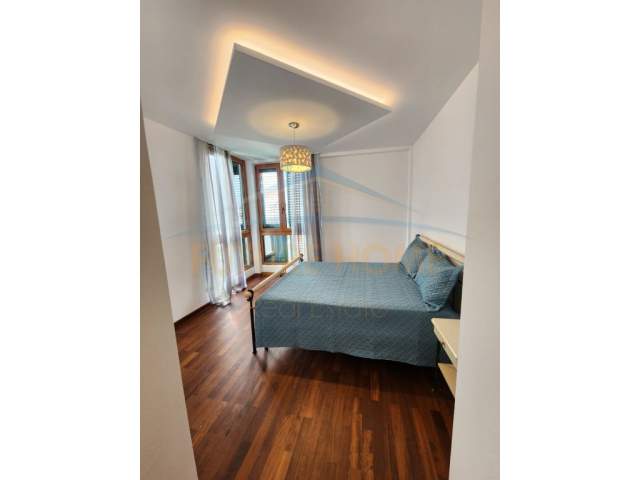 Durres, jepet me qera apartament 3+1 Kati 1, 250 m²  (Vila e Zogut, Durres)