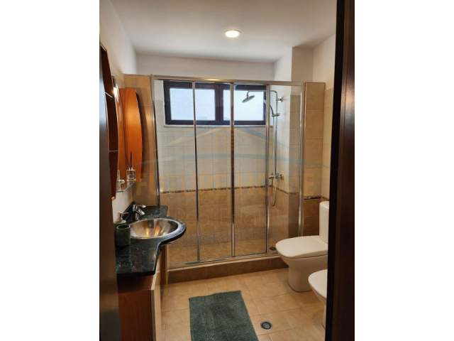 Durres, jepet me qera apartament 3+1 Kati 1, 250 m²  (Vila e Zogut, Durres)