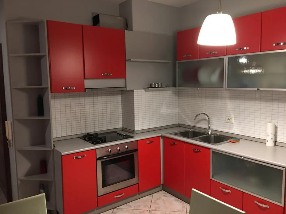 Tirane, jepet me qera apartament 1+1 Kati 2, 70 m² 750 € (Liceu Artistik)