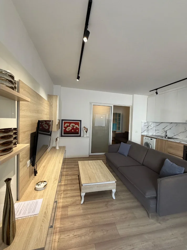 Tirane, jepet me qera apartament 1+1 Kati 2, 62 m² 480 € (Qender)