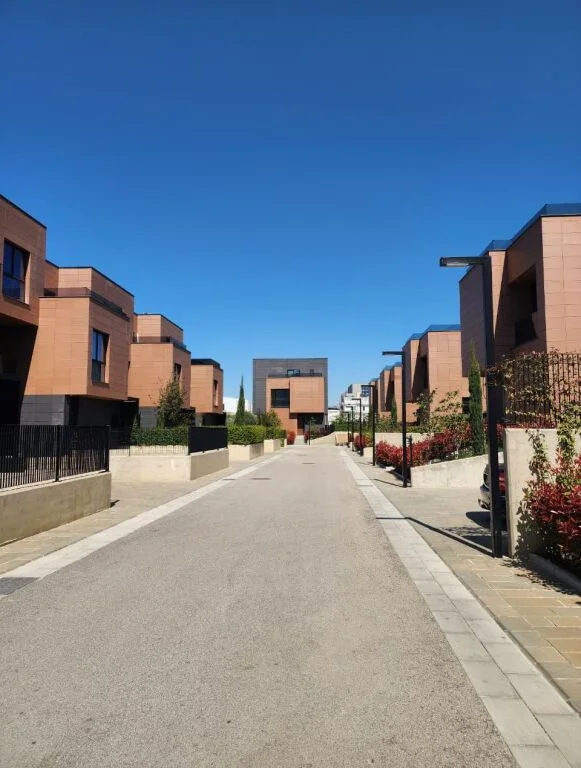 Tirane, shitet 3 Katshe , 360 m² (teg)