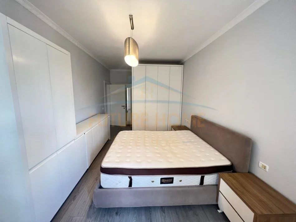 Tirane, jepet me qera apartament 2+1+Ballkon Kati 8, 104 m² 550 € (Unaza e Re)