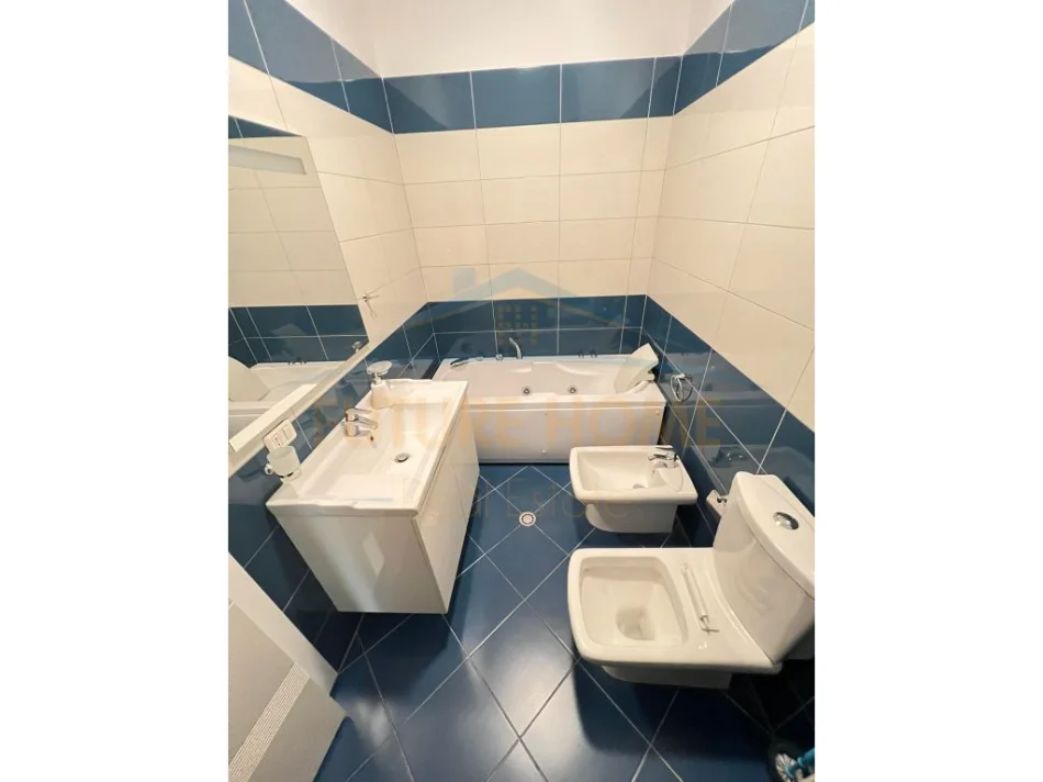 Tirane, jepet me qera apartament 2+1+Ballkon Kati 8, 104 m² 550 € (Unaza e Re)