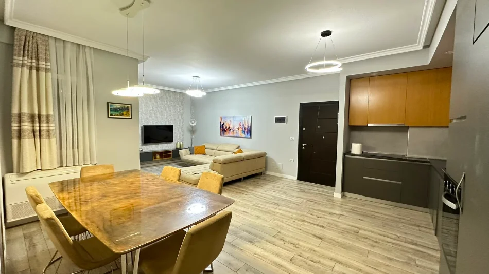 Tirane, jepet me qera apartament 2+1 Kati 1, 90 m² 620 € (Selite)