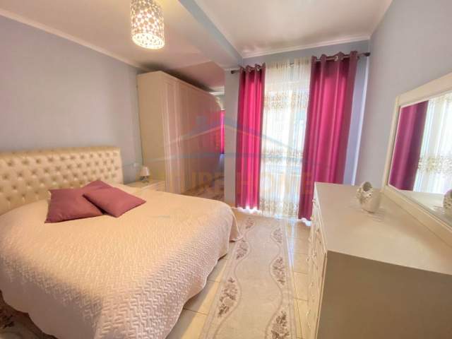 Tirane, shitet apartament 3+1+BLK Kati 4, 140 m² 115.000 Euro (Bulevardi Migjeni)