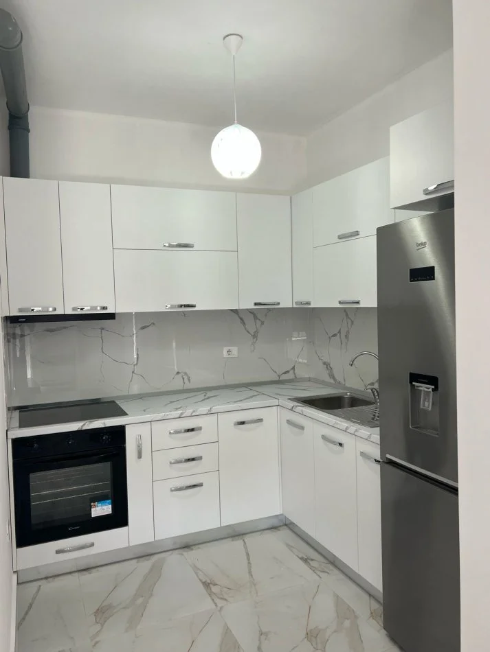 Tirane, jepet me qera apartament 2+1 Kati 5, 85 m² 450 € (Bulevardi Migjeni)