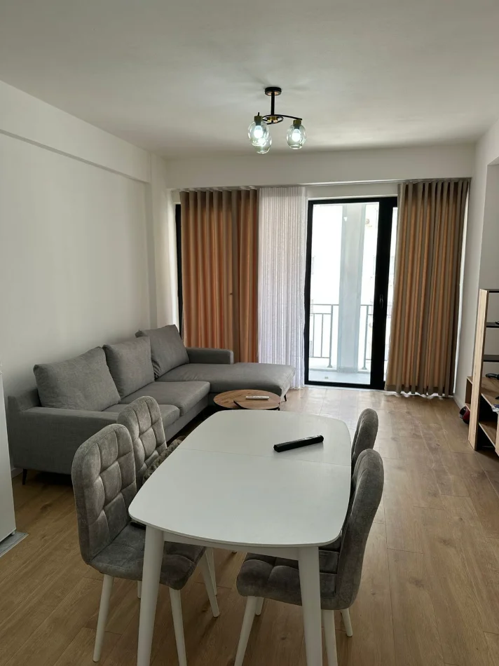 Tirane, jepet me qera apartament 2+1+Aneks+Ballkon Kati 3, 550 € (Astir)
