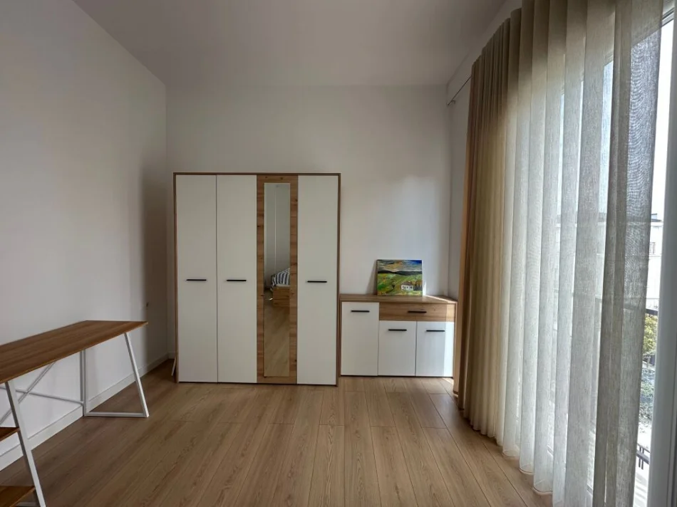 Tirane, jepet me qera Vile 3+1+Ballkon Kati 0, 230 m² 2.500 € (Vila Lule)