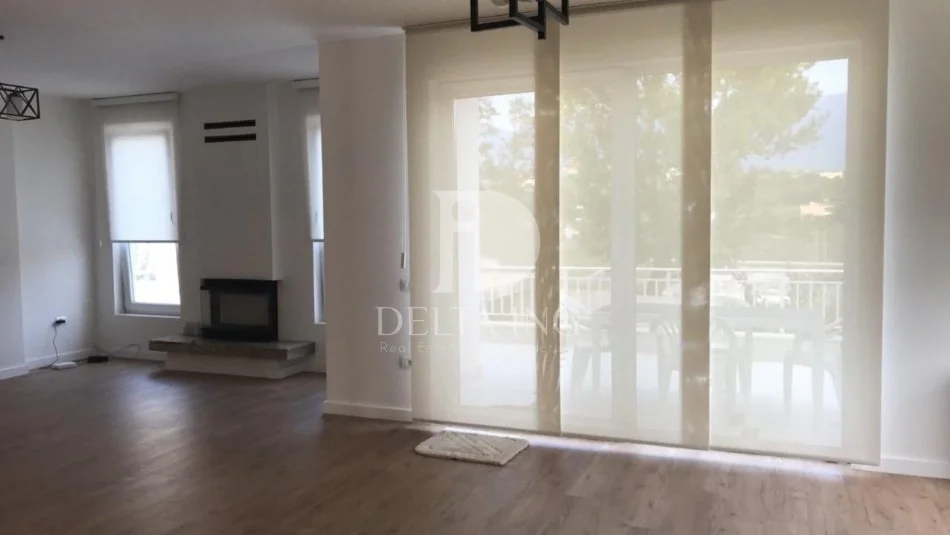 Tirane, jepet me qera Vile 2 Katshe Kati 2, 430 m² 3.000 € (Kompleksi Akacia 2)