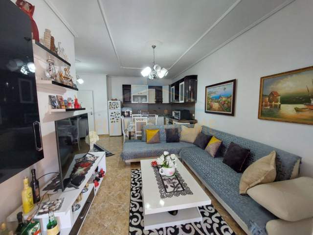 Durres, shitet apartament 95 m² 95.000 Euro (KAZAZI)