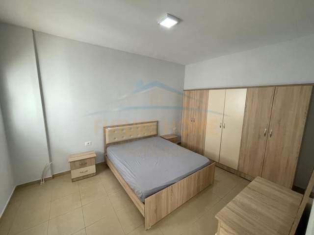 Korce, jepet me qera apartament 2+1+BLK Kati 2, 120 m² 30.000 Leke (Lagjia 9, Korce)