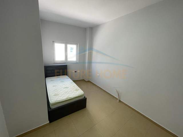 Korce, jepet me qera apartament 2+1+BLK Kati 2, 120 m² 30.000 Leke (Lagjia 9, Korce)