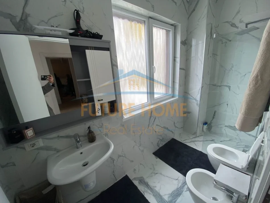 Tirane, jepet me qera apartament 2+1 Kati 4, 106 m² 800 € (grand gallery)