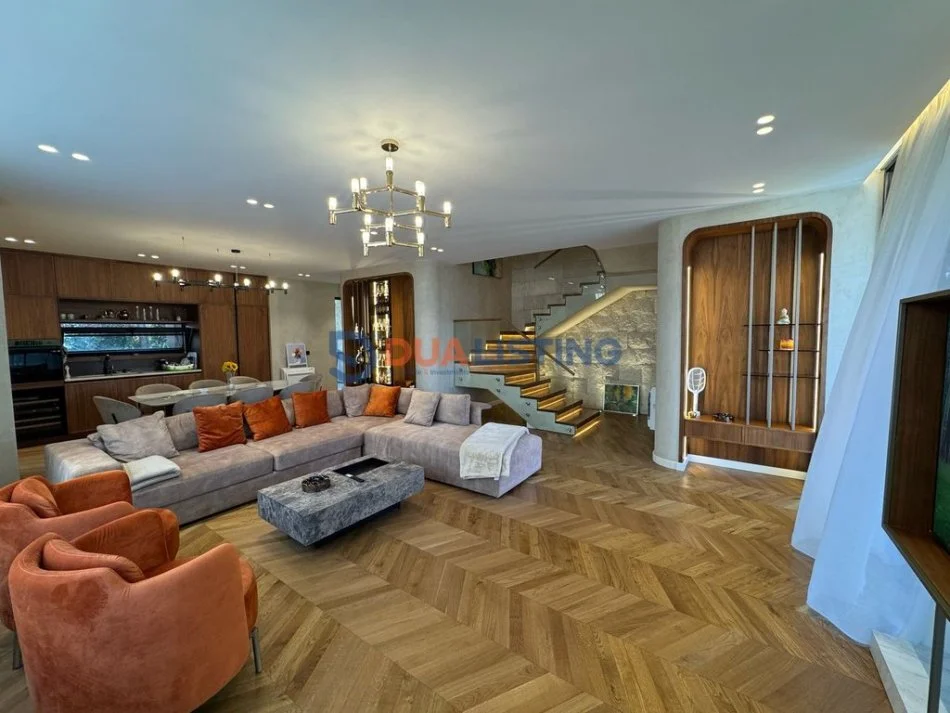 Durres, shitet Vile 3+1+Aneks+Ballkon Kati 0, 345 m² 750.000 € (Gjiri i Lalzit)