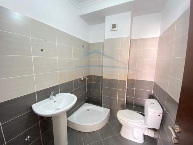 Tirane, shitet apartament Kati 5, 114 m² 103.000 Euro (Unaza e Re)