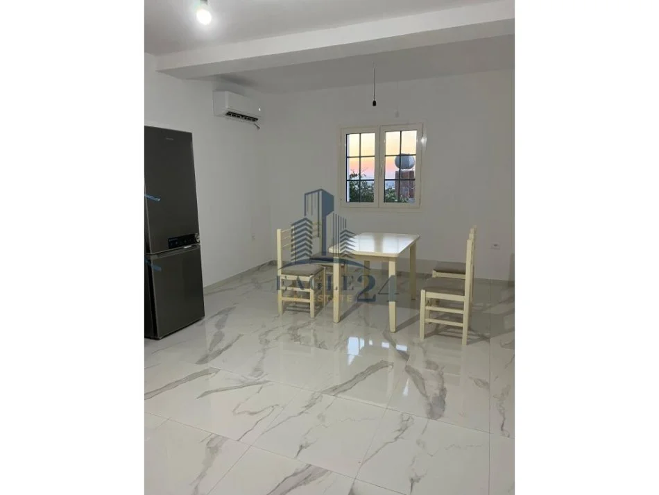 Tirane, shitet Vile 2 Katshe Kati 2, 370 m² 219.000 € (Pran Liqenit te Paskuqanit)