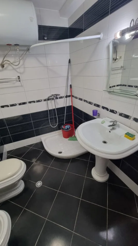 Tirane, jepet me qera apartament 1+1 Kati 5, 70 m² 550 € (Don Bosko)