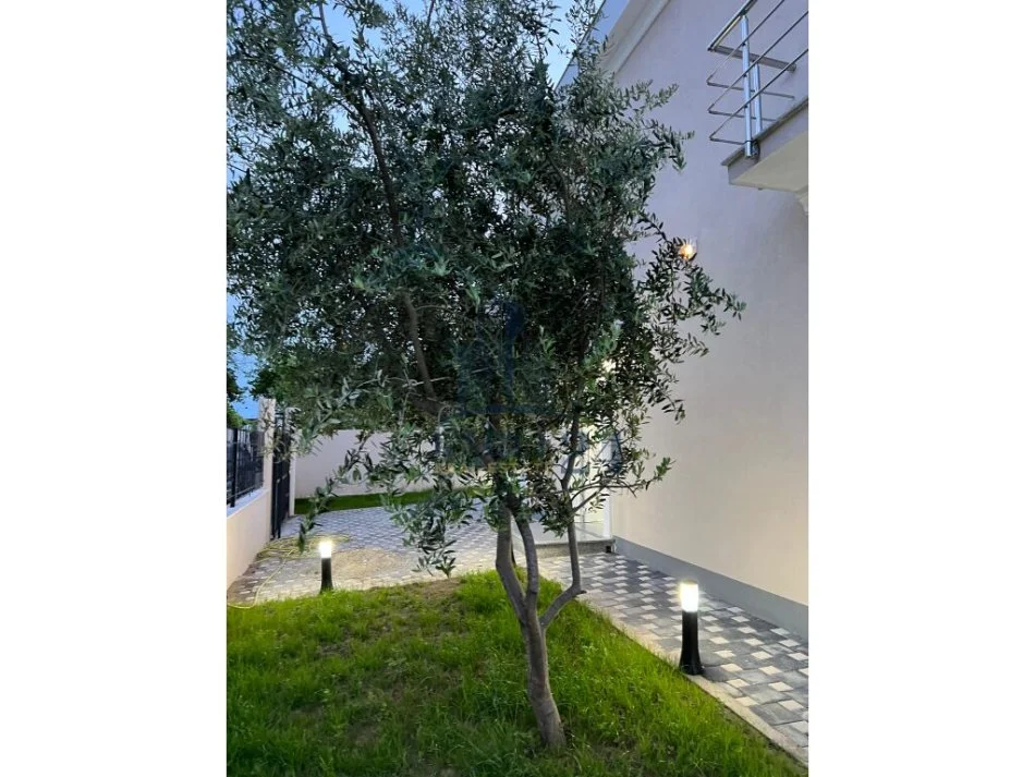 Tirane, shitet Vile 2 Katshe Kati 2, 370 m² 219.000 € (Pran Liqenit te Paskuqanit)