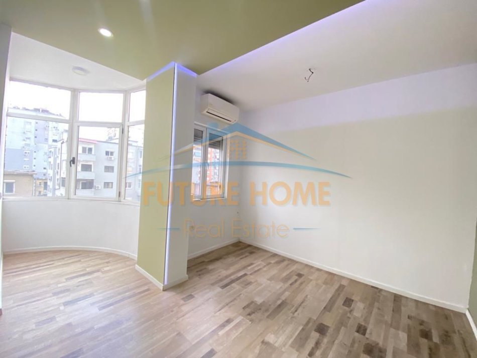 Tirane, jepet me qera ambjent biznesi Kati 4, 120 m² 1.200 € (Sheshi Willson)