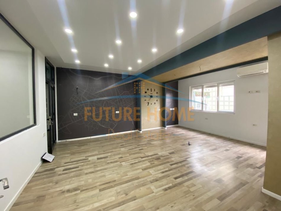 Tirane, jepet me qera ambjent biznesi Kati 4, 120 m² 1.200 € (Sheshi Willson)