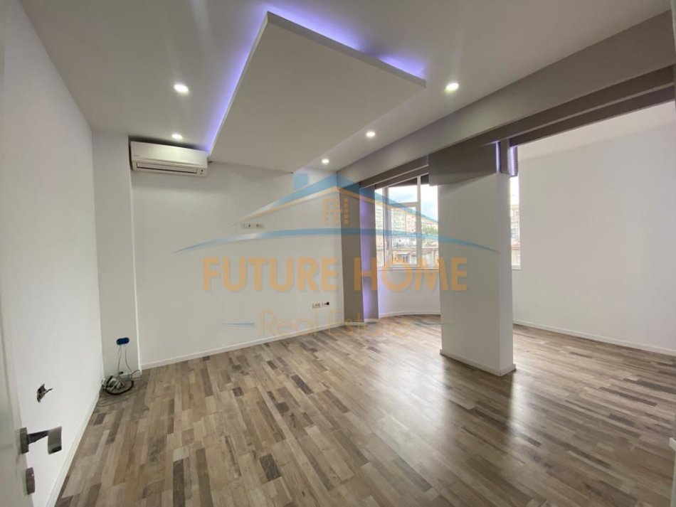 Tirane, jepet me qera ambjent biznesi Kati 4, 120 m² 1.200 € (Sheshi Willson)