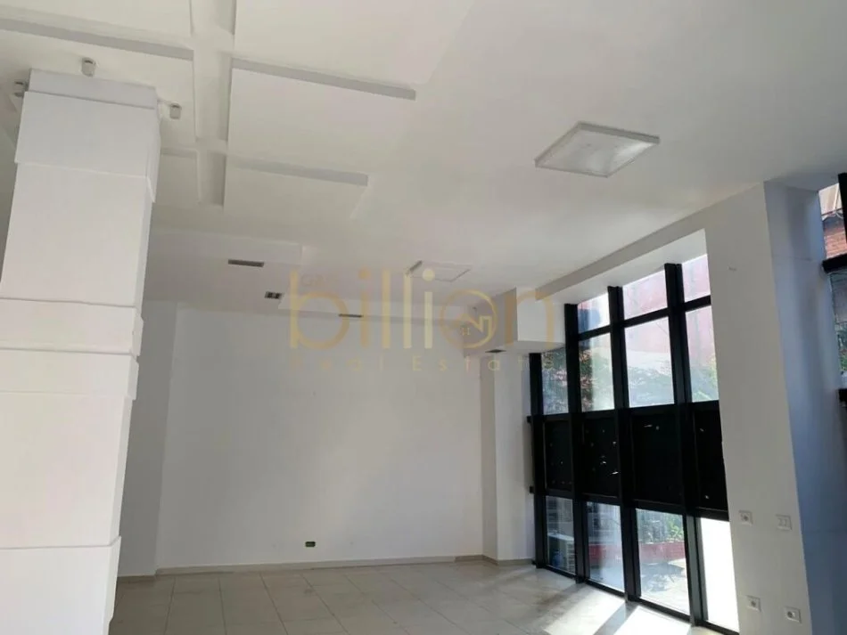 JEPET AMBIENT KOMERCIAL PER SHITJE, NE BRRYL! 272000 Euro, ID: Billion3761