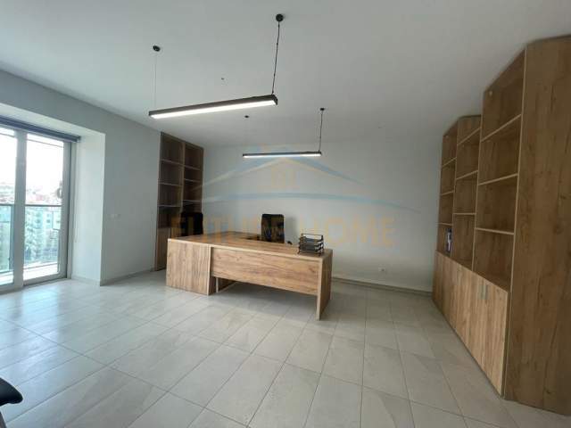 Tirane, jepet me qera zyre Kati 14, 125 m² 1.500 Euro (Rruga e Elbasanit)