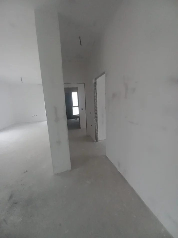 Tirane, shitet apartament 2+1 Kati 1, 122 m² 310.000 € 