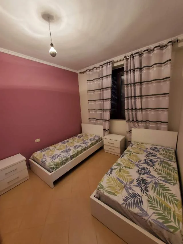 Tirane, jepet me qera apartament 2+1 Kati 2, 97 m² 350 Euro (Muhamed Deliu)