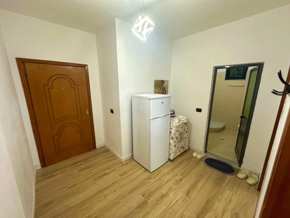 1+1 Pazari i Ri (€470)
