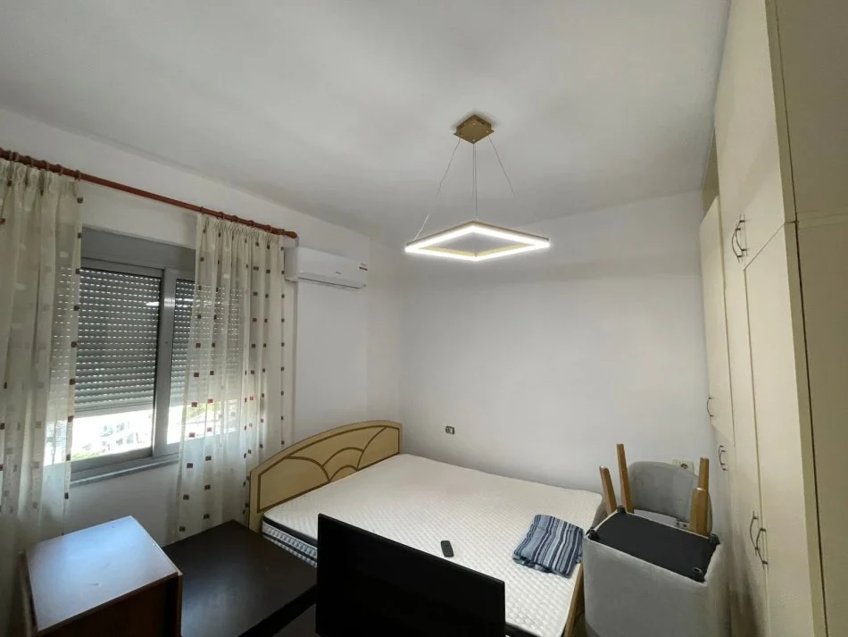 jepet me qera apartament 1+1,i mobiluar rruge kryesore astir 350 €
