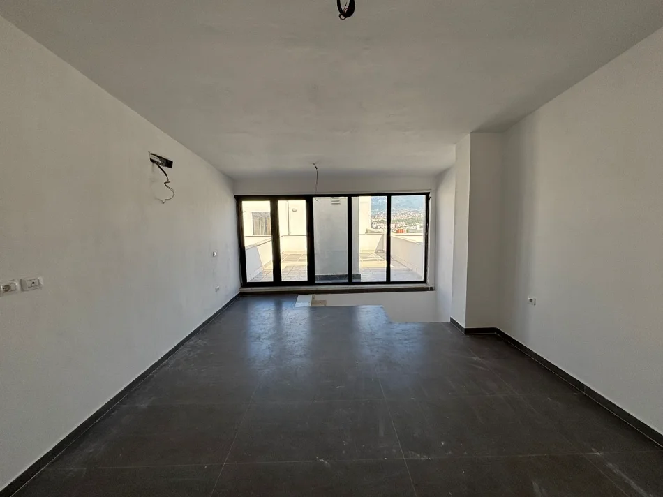 Tirane, jepet me qera apartament duplex Dublex Kati 0, 108 m² (Kodra e Diellit 2)