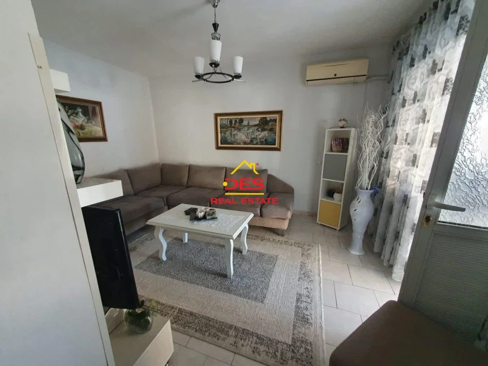 Vlore, shitet apartament , 108 m² 120.000 € (Rruga Zigur Lelo)