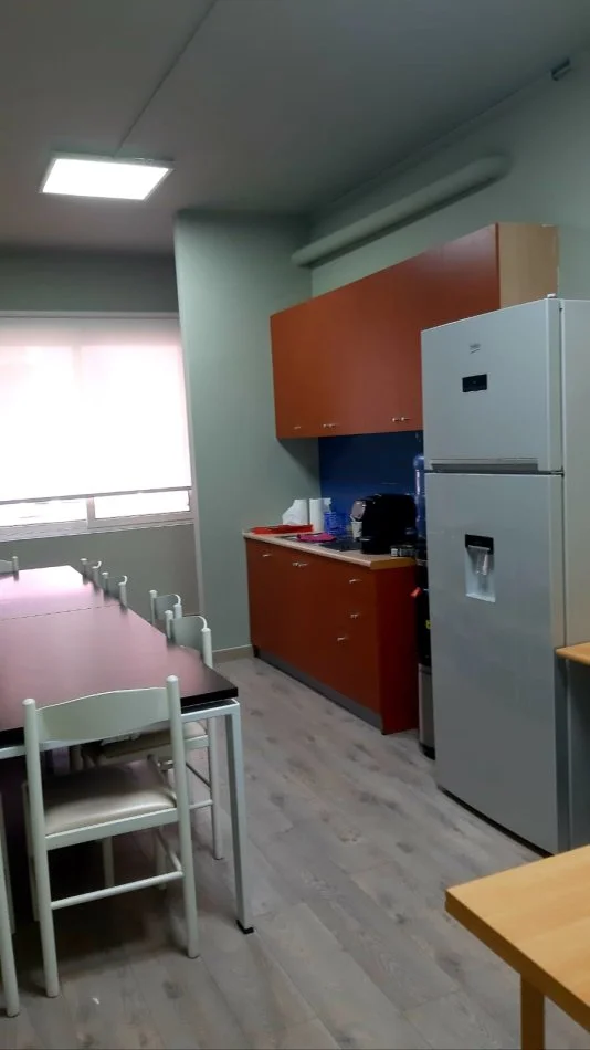 Tirane, jepet me qera ambjent biznesi , 290 m²